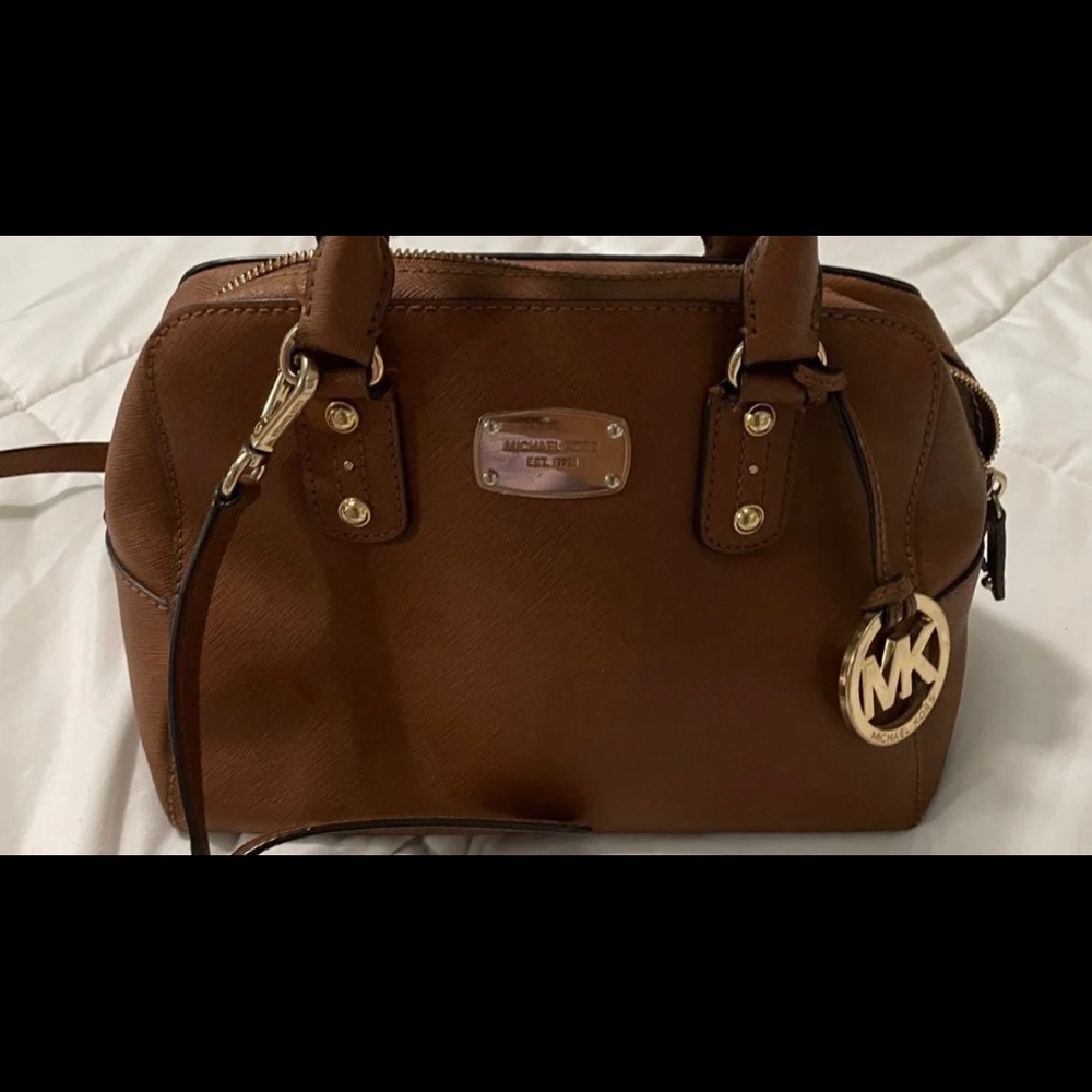 Micheal kors tan purse